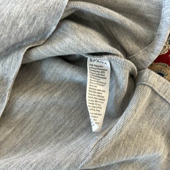 SPANX Perfect Length Top, Dolman 3/4 Sleeve
Powder / M - Picture 4 of 4